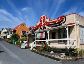 Whakarewarewa Living Maori Village main street